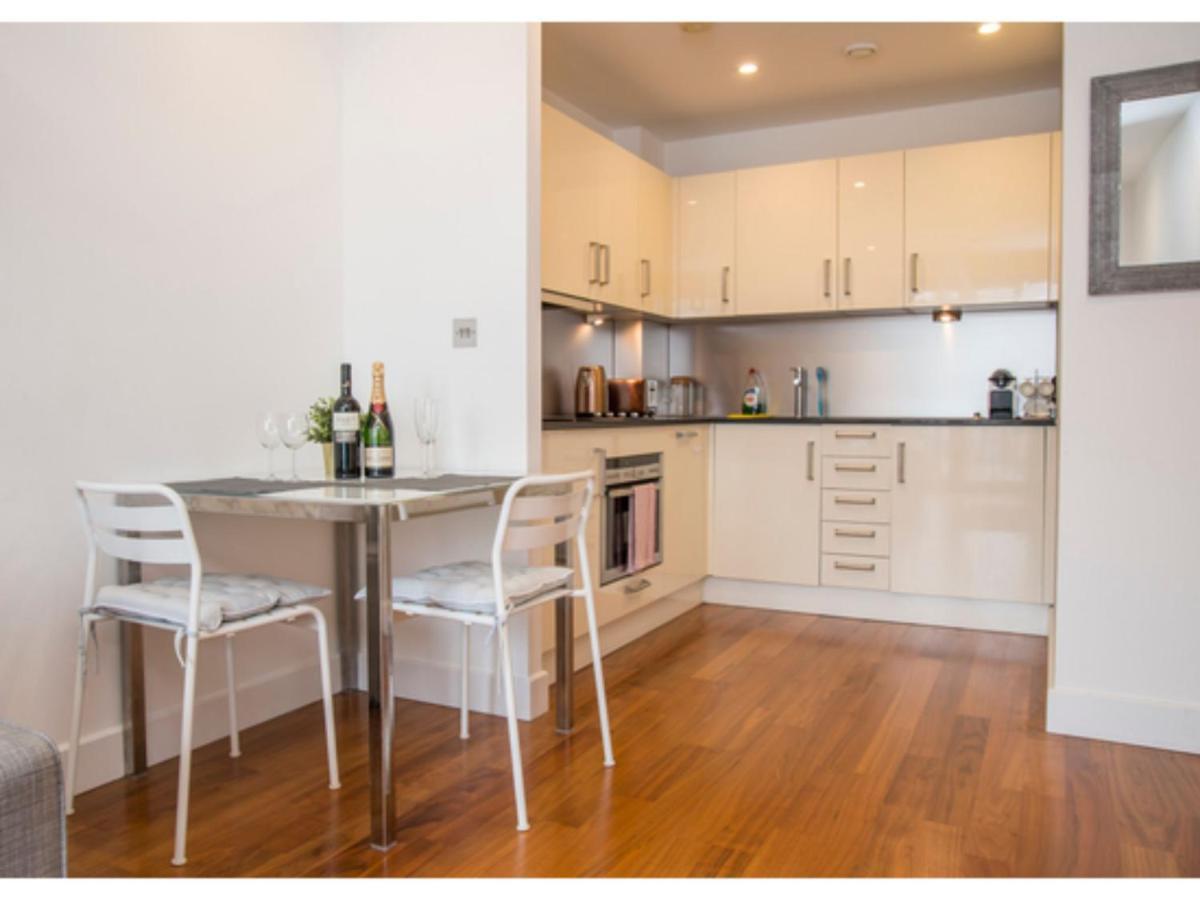 The Most Central Apartment In Cardiff Exterior foto